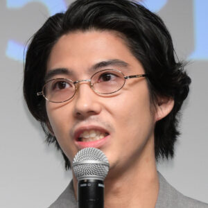 💥谁也没想到！贺来贤人竟是“变脸”演技派！ 封面