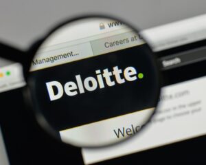 🚨AI也“胡说八道”！德勤赔4400万，通用AI恐成“智商税”！ 封面