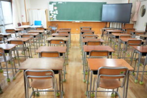 🚨校长都下岗了！ 217老师空缺，学校崩了？ 封面