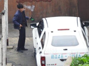 ⚠️朝鲜车祸频发：富人“车震”恶行，穷人买不起！ 封面