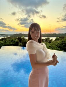 🔥新人アナ爆红：这“抱抱”也太甜了！ 封面