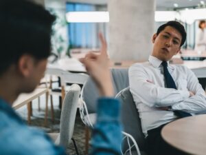 🤫顶级间谍的“坏话”：撬开沉默者的秘密！ 封面