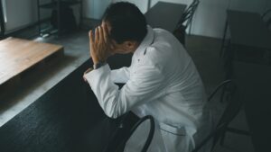 🚨医院生死线！超6成亏损，看病难成真！ 封面