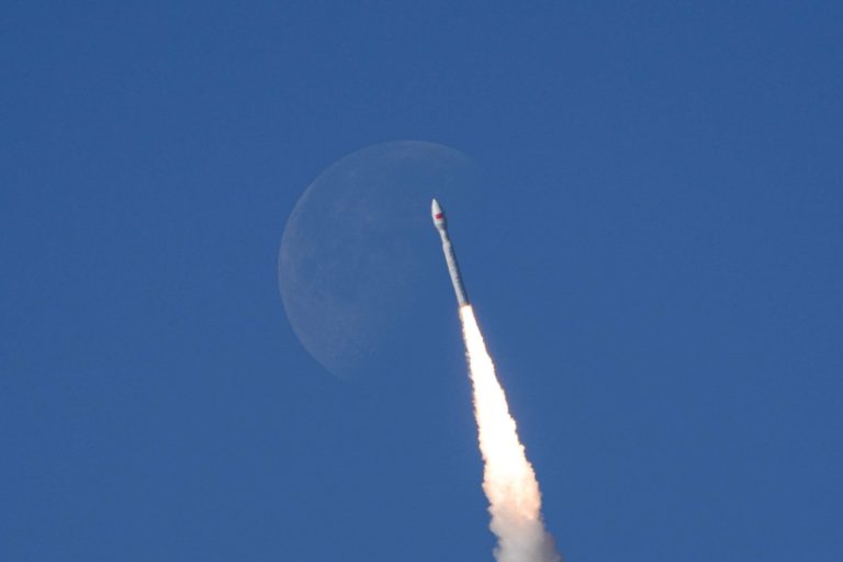 🚀 惊！中国卫星险些“亲吻”星链卫星！