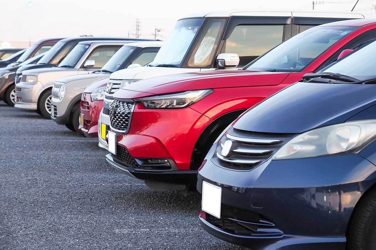 🚗糟了！一车占四车位，这停车也太离谱了！