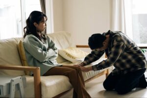 💔 负债累累的丈夫，妻子狠心拒绝接他回家！ 封面