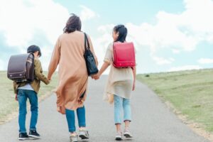 💔单亲妈妈月入不足，孩子上辅导班都难？ 封面