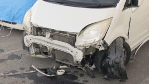 💥18岁少年酒驾逃亡，撞破护栏！车里还有3人？ 封面