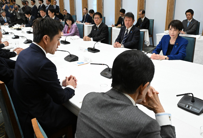 💥政客私下交易！你的声音被无视了！