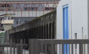 🚨坐牢都比这糟！绝望囚徒：没钱，救不了我！ 封面