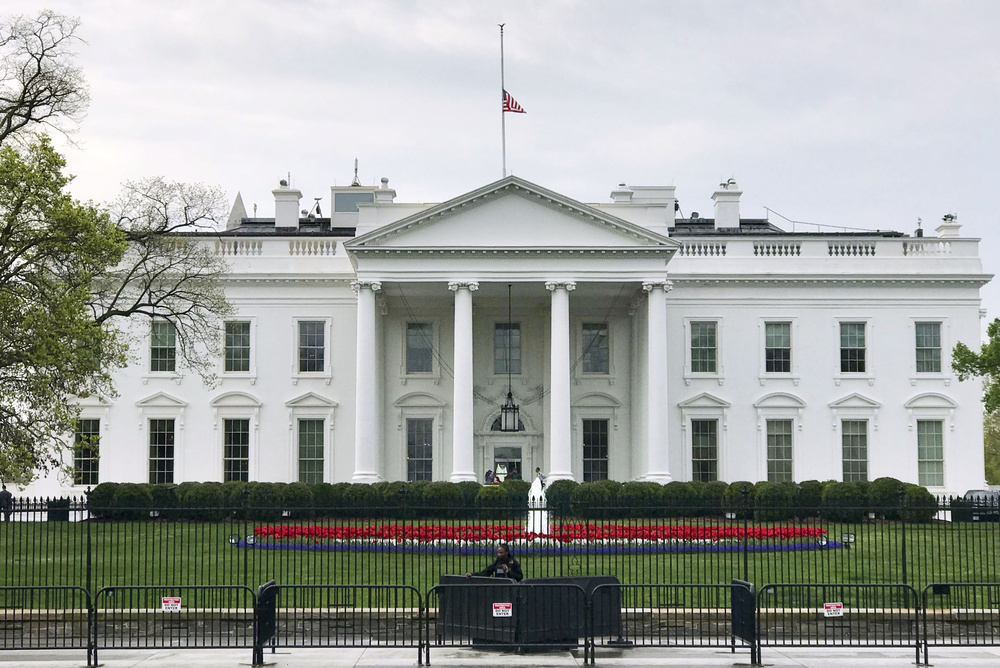 💥拜登“翻车”了！展览词牌再改，这下真尴尬！