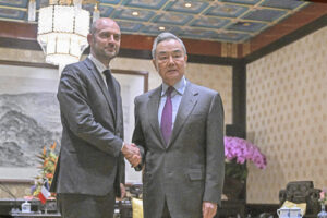 💥日本：中国的抹黑，没人信！经济威胁玩过头了！ 封面