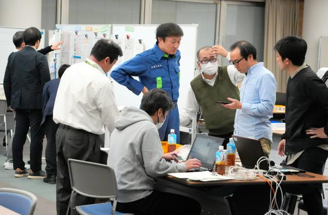 🚨地震后：深夜便利店抢购！避难者堵塞！