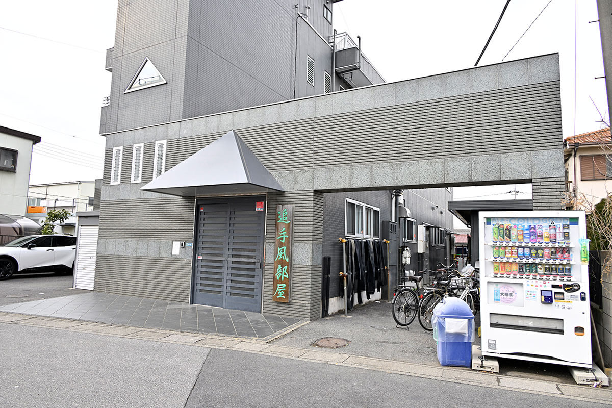 💥力士翔猿：买卫生巾、踢脸！伦敦也干的？