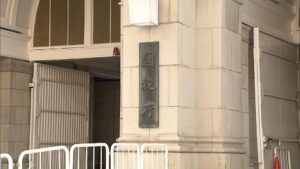 💰惊！小姐姐和医生竟是逃税大户！ 封面