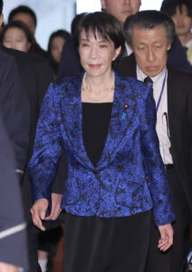 📉内阁支持腰斩！一半人却给预算点赞？ 封面