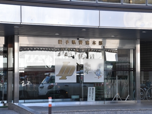 🔪陌生人持刀伤人！初中生被捕，背后真相震惊！