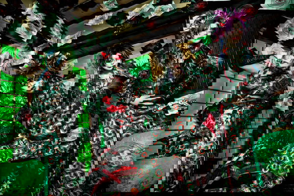 💥乐队Cosplay慰灵少女，引爆众怒！演出取消！