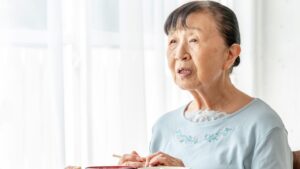 💔42岁女儿突宣布独立！月25万养老金的妈妈崩溃了… 封面