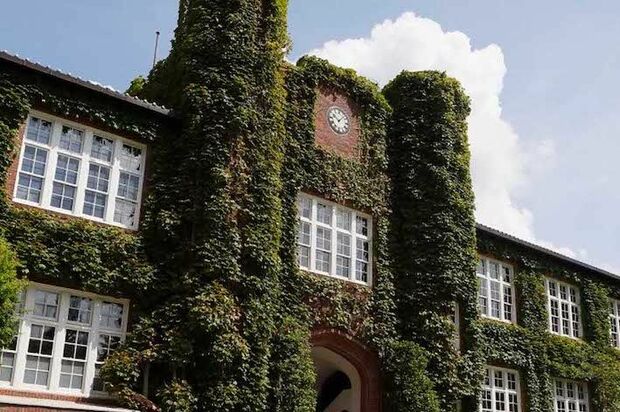 💥学生丢人现眼！学校回应：删就对了！💥