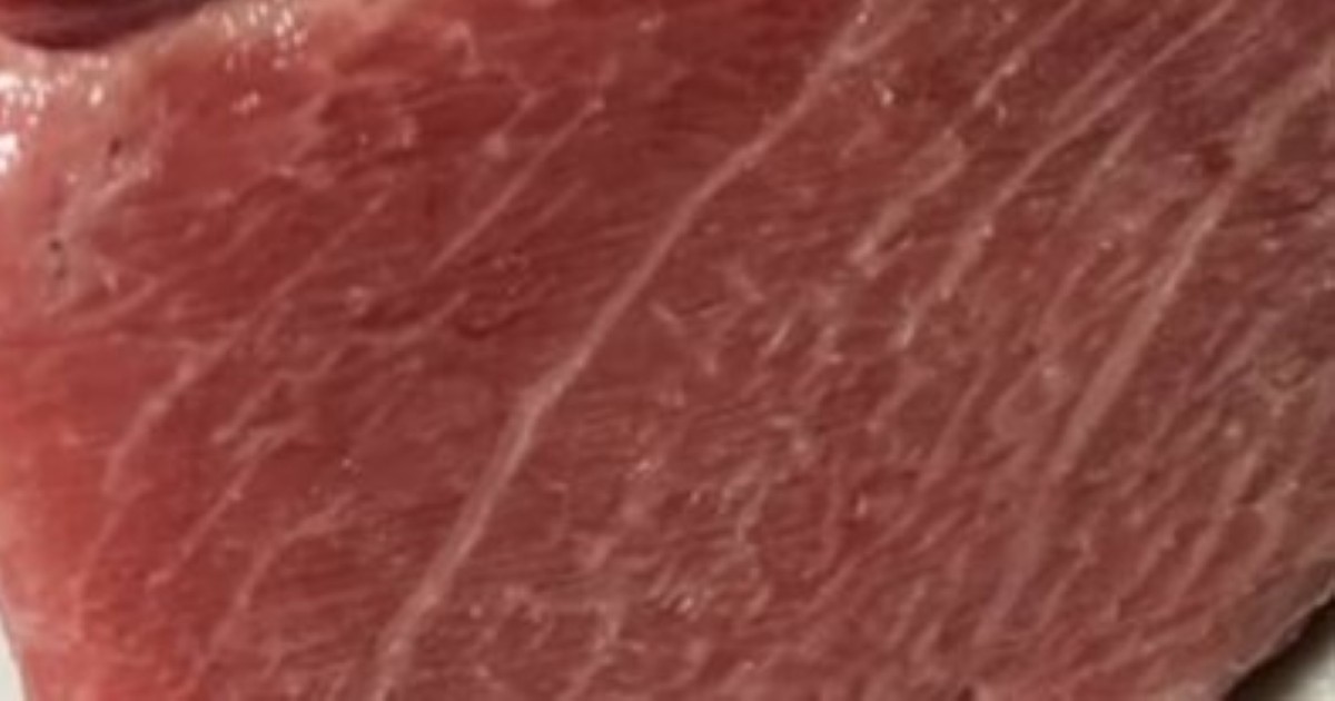 🔪金枪鱼肚里竟藏着…这画面太惊了！😱