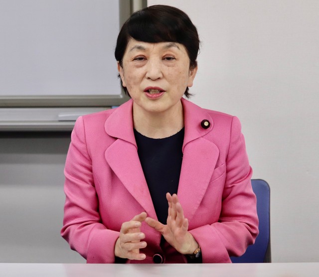 💥怒！首相想让已婚女性“改回”娘家姓？