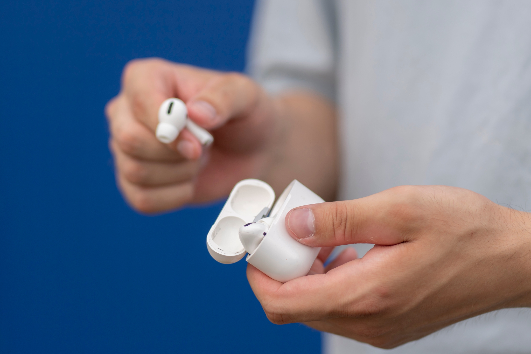 ⚠️别扔！耳机竟藏玄机，清洁工人都惊了！