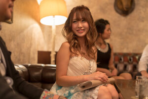 🗼霓虹女孩的异国“捞金”记：巴黎、伦敦，迎合高管！ 封面