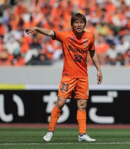 ⚽️37岁老将“断舍离”，日元球星告别！ 封面