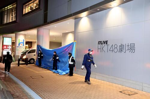 💥心碎了！疯狂粉丝刺伤偶像，竟想同归于尽！