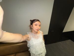 😱萌歌：这身穿回家？！冷到发指，谁来阻止！ 封面