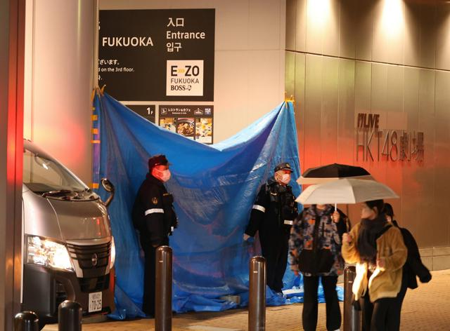 🚨福冈商场突发：有人持刀伤人，竟有人是偶像团队工作人员！