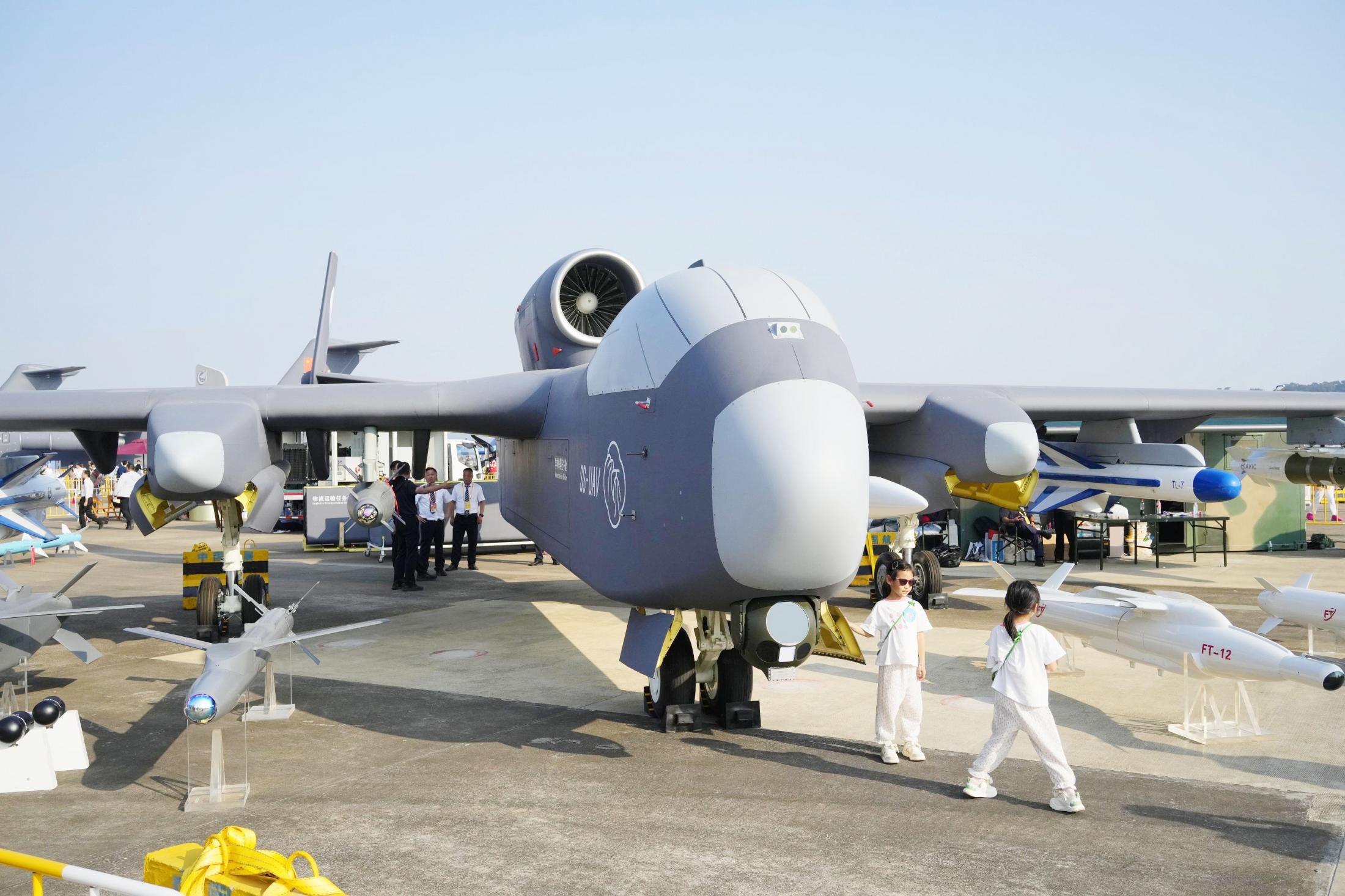 🚀中国“蜂巢”起飞！百架无人机空母首飞！
