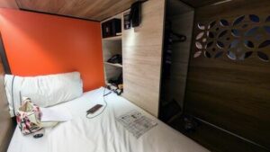 🌍50岁大爷！住3000日元民宿，坐头等舱！这反差我服！ 封面