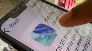 📱iOS大升级：选18.7还是26？看完不迷路！ 封面