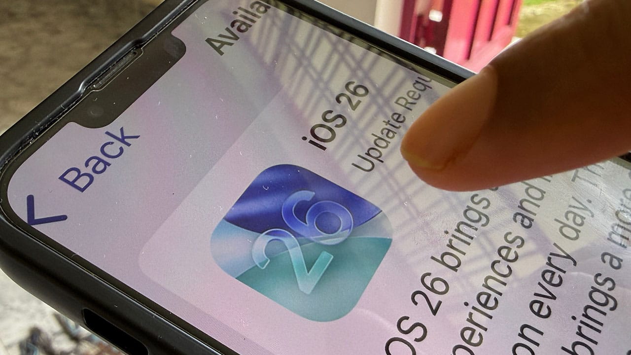 📱iOS大升级：选18.7还是26？看完不迷路！