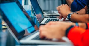 🚨电脑要涨价了？！内存暴涨，钱包颤抖！ 封面