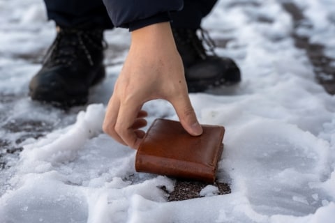 📱捡到手机，报酬竟要1-2成？简直抢钱！