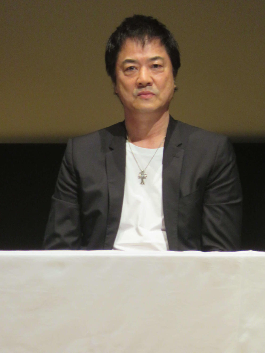 💥高知名人更新驾照，被问“曾吸毒？”网友：这都啥时候问！