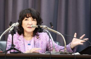 🚨老媒体：狼来了？自毁还是被割？ 封面