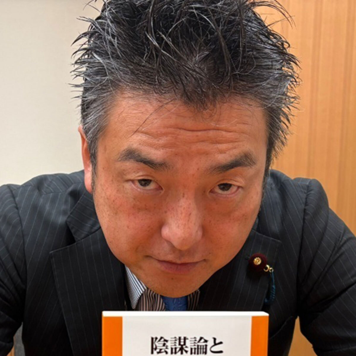 💥萌妹海报遭批“丑恶”？网友炸了！公共场合“萌”有罪？