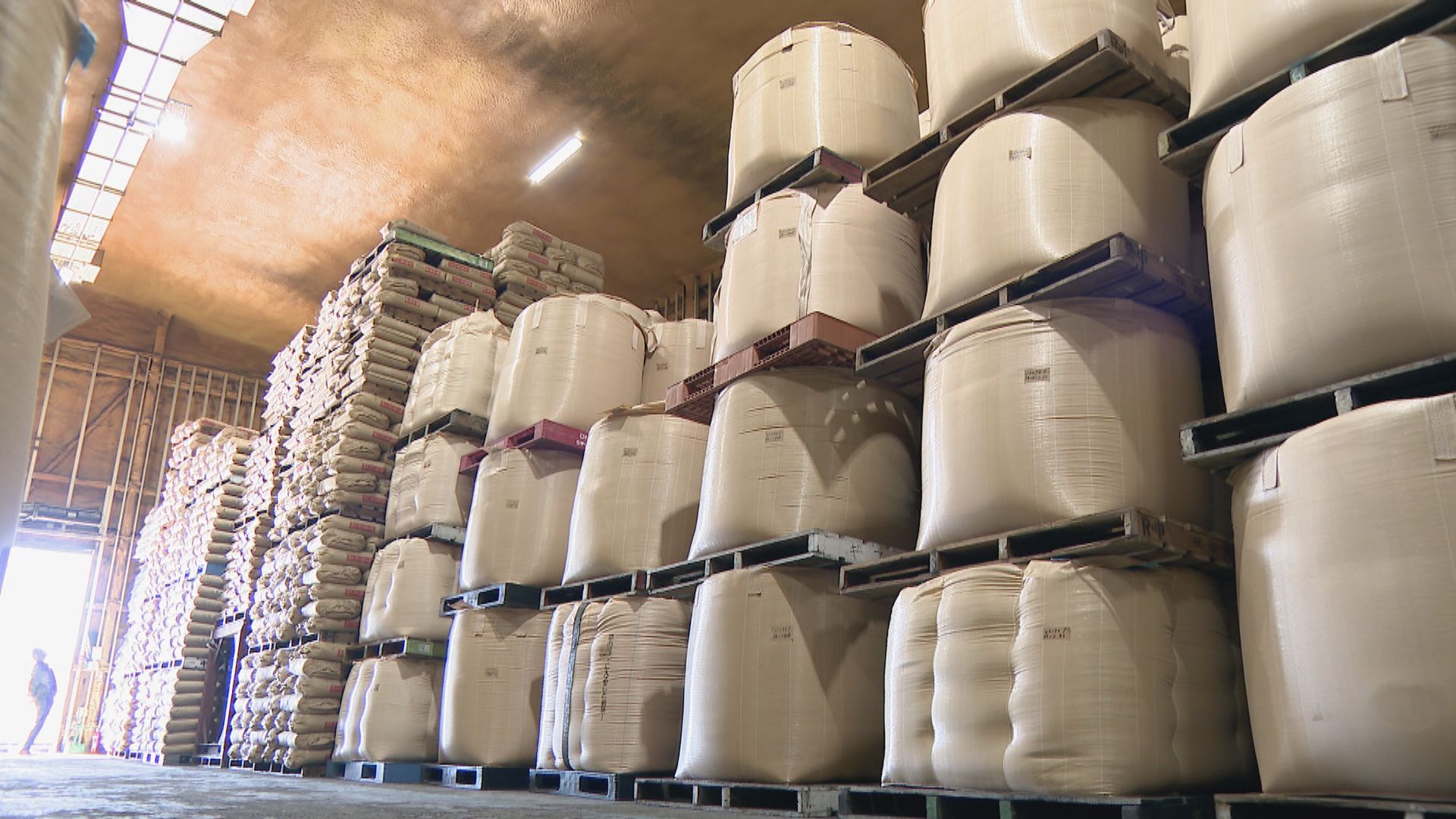 🍚米山成堆，卖不出去！政策翻车，价崩眼前！