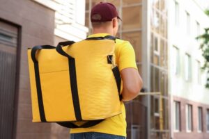 ⚠️外卖小哥离谱行为曝光！顾客：再也不敢点！ 封面