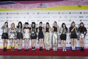 💥震惊！四位偶像竟同时退出！明明还在上课… 封面