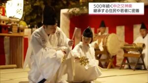 🏠 绝望小村，逆袭的青春！500年神乐，靠他们守护。 封面