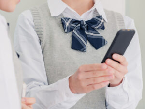 💥16岁以下禁网？日本要变天！😱 封面