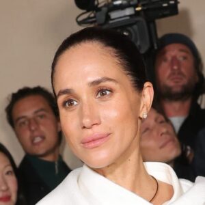 👑梅根妃的“装傻”策略？蓬松发型下的精算！ 封面