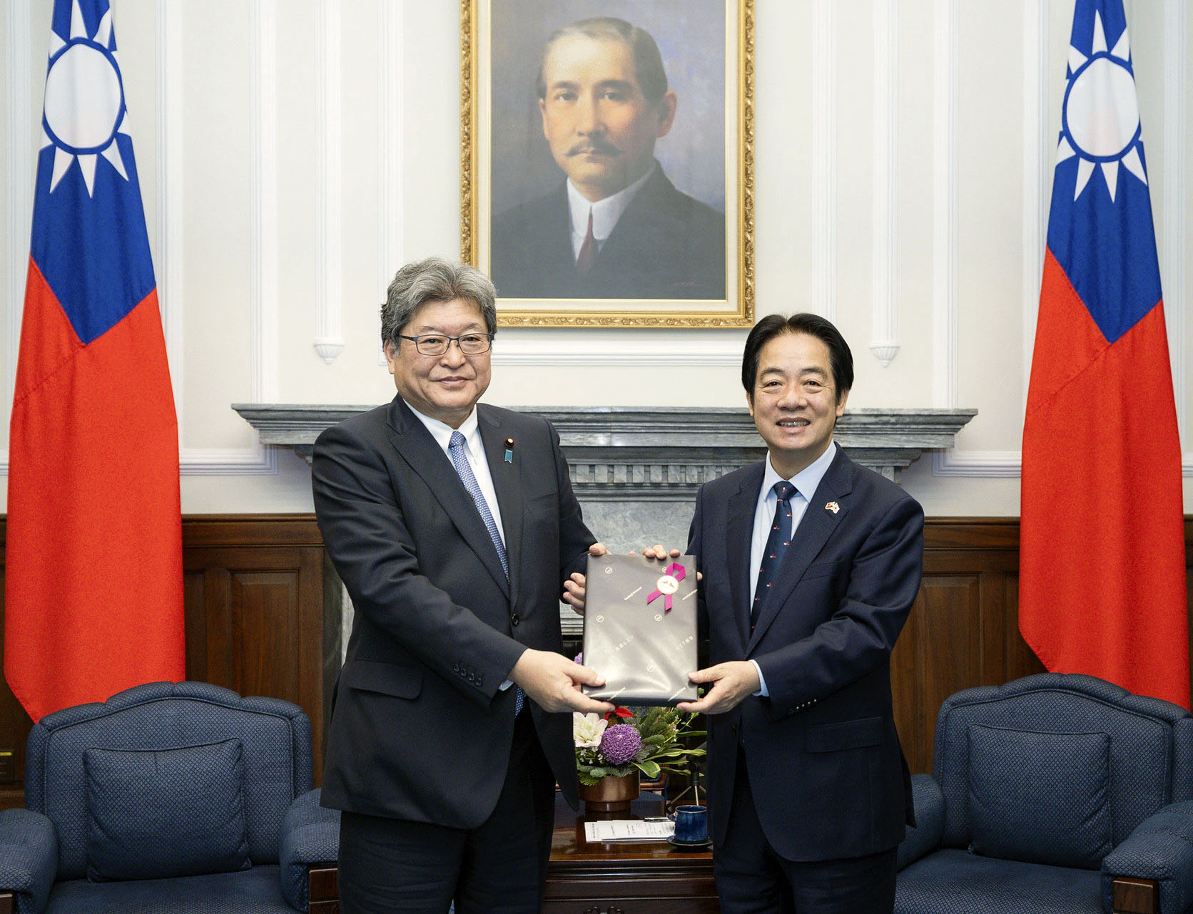 💥台领导人会日高官，中方强烈抗议！
