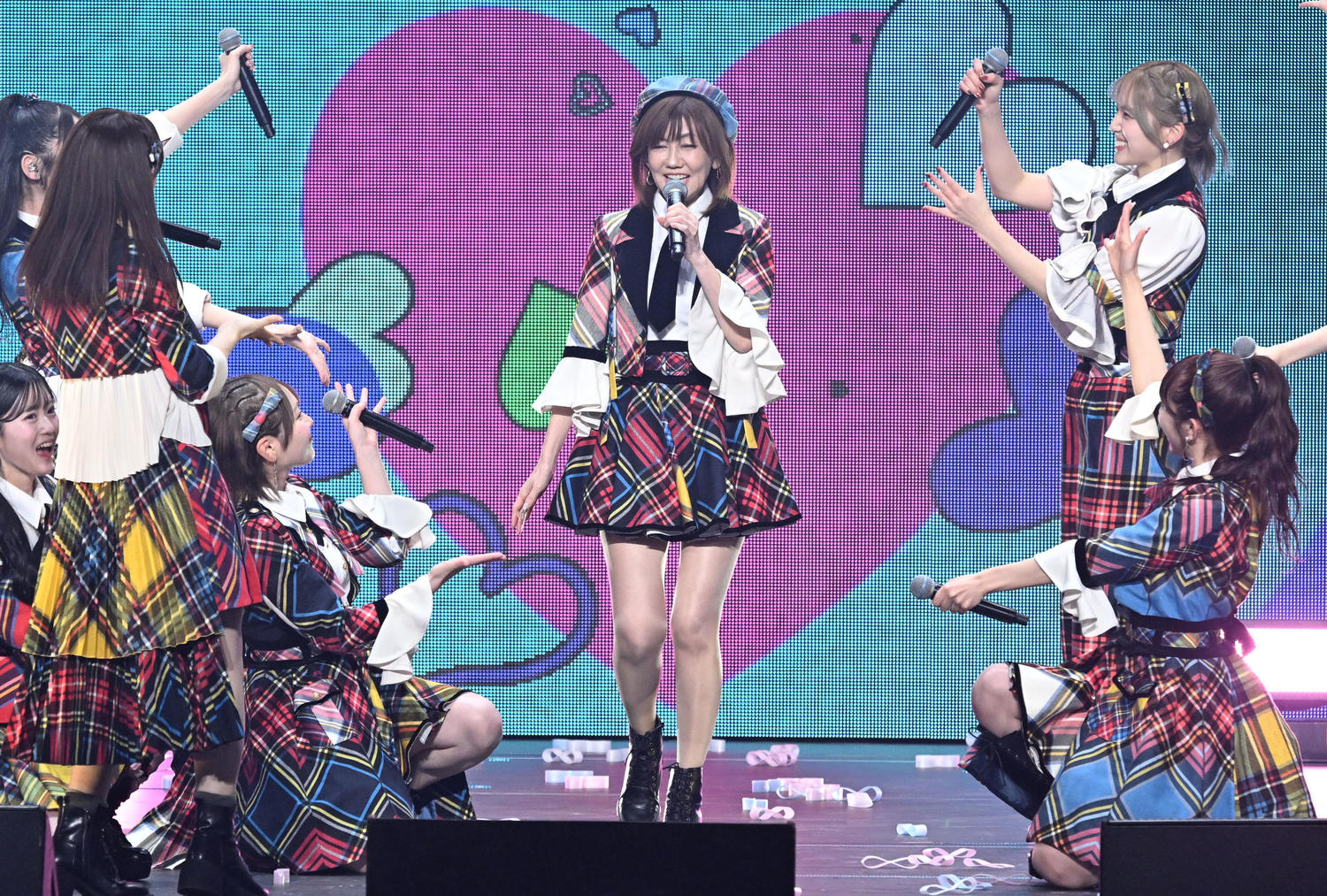 🎤 哇！松本伊代竟和AKB48同台？！全场沸腾了！