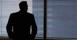 🚨老板们，40%不懂AI？小心栽跟头！ 封面